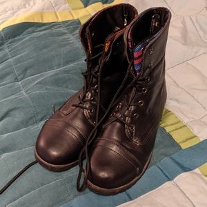 Combat boots